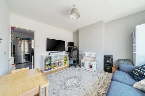 25 Bricksbury Hill, Farnham, GU9 0LZ