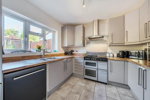 25 Bricksbury Hill, Farnham, GU9 0LZ