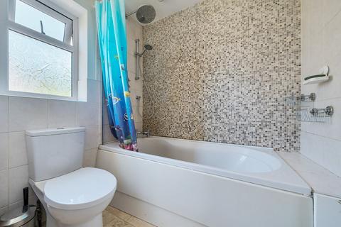 25 Bricksbury Hill, Farnham, GU9 0LZ