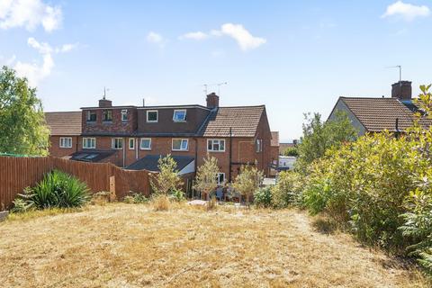 25 Bricksbury Hill, Farnham, GU9 0LZ