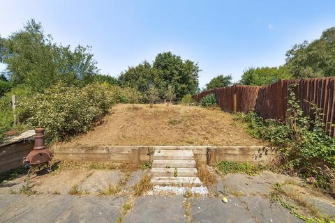 25 Bricksbury Hill, Farnham, GU9 0LZ