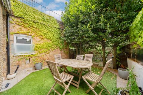 2 bedroom flat for sale, Greencroft Gardens, London NW6