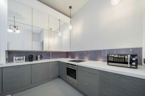 2 bedroom flat for sale, Greencroft Gardens, London NW6