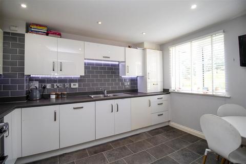 3 Allamand Close, Church Crookham, Fleet, GU52 8AR
