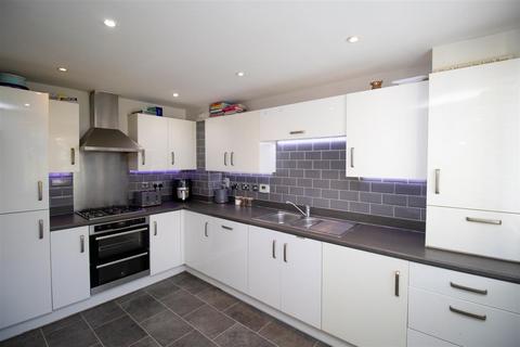 3 Allamand Close, Church Crookham, Fleet, GU52 8AR