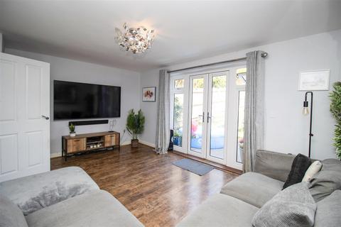 3 Allamand Close, Church Crookham, Fleet, GU52 8AR
