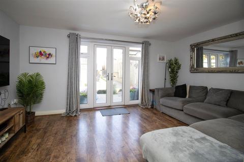 3 Allamand Close, Church Crookham, Fleet, GU52 8AR