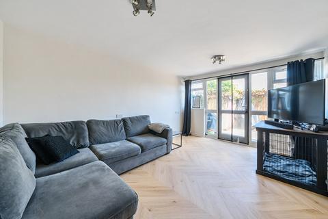 54 Gale Close, Mitcham, CR4 3QJ