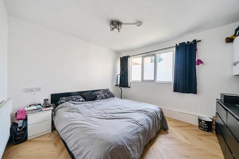 54 Gale Close, Mitcham, CR4 3QJ