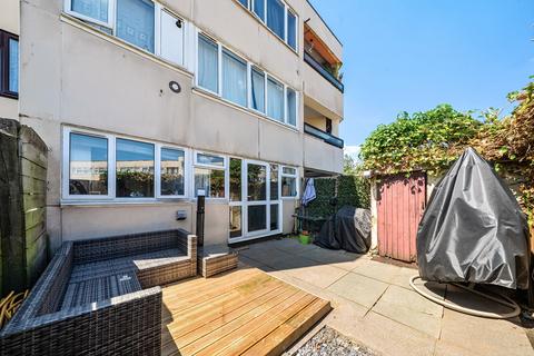 54 Gale Close, Mitcham, CR4 3QJ