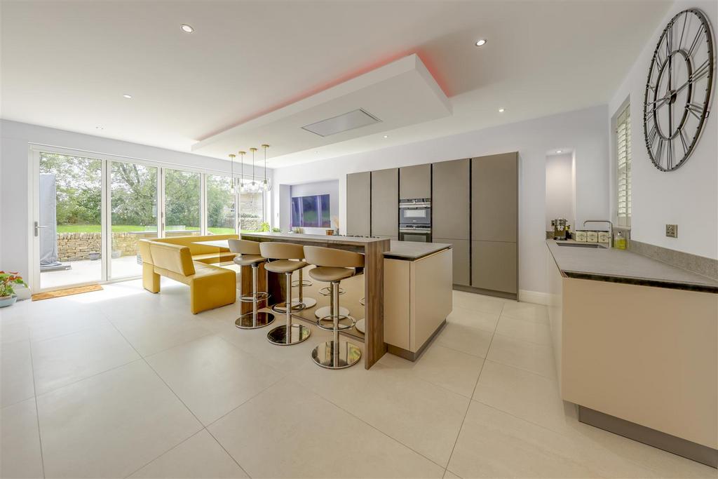 Kitchen / Dining