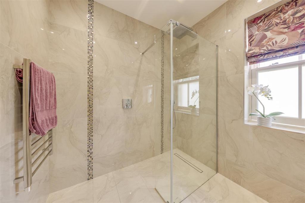 En Suite Shower Alt