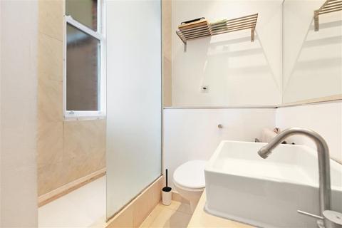 Flat 1, Paramount Apartments, 42 Putney Hill, London, SW15 6AQ