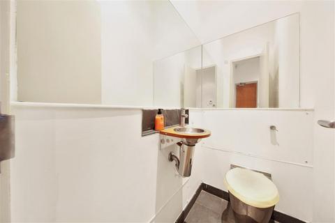 Flat 1, Paramount Apartments, 42 Putney Hill, London, SW15 6AQ