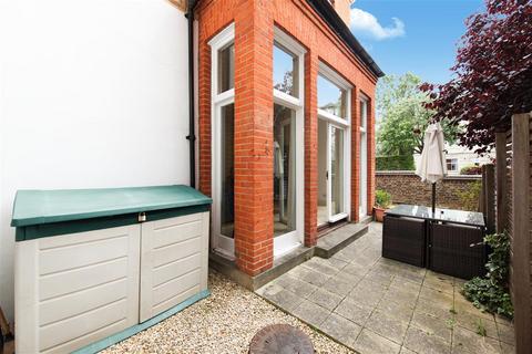 Flat 1, Paramount Apartments, 42 Putney Hill, London, SW15 6AQ