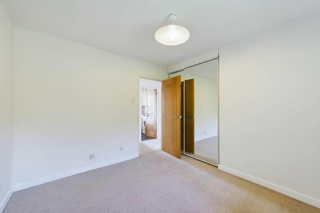 CAM01635 G0-PR0046-STILL014-thumbnail-h750-70.jpg