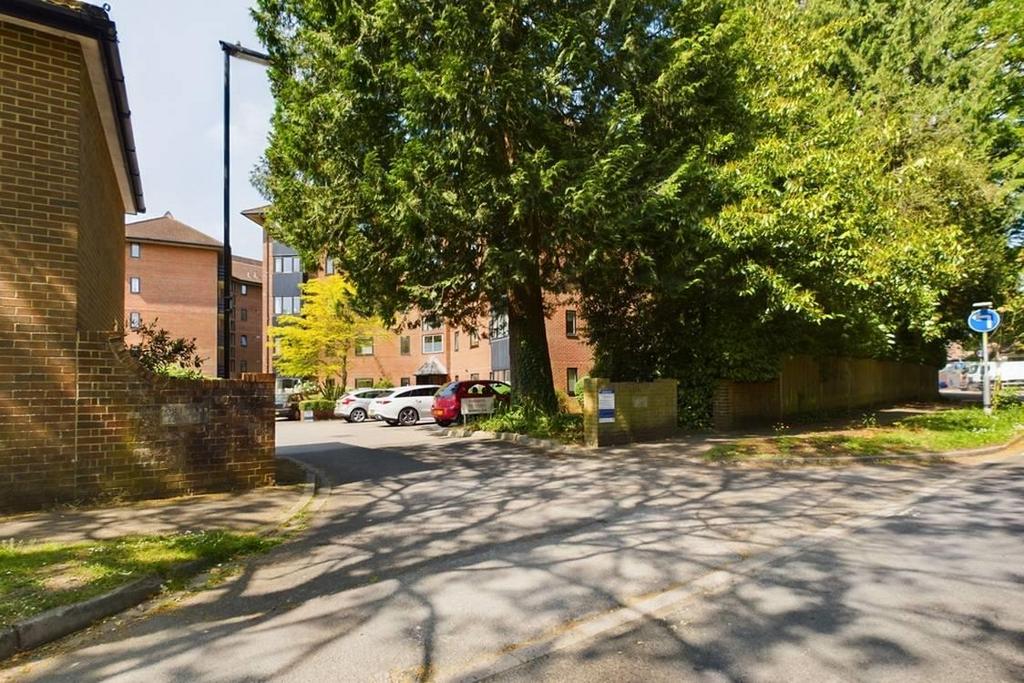 CAM01635 G0-PR0046-STILL003-thumbnail-h750-70.jpg