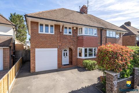 38 Hillview Crescent, Guildford, GU2 8BQ