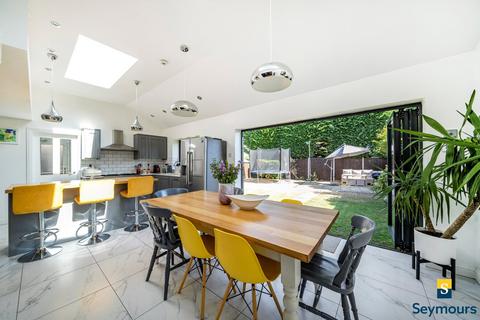 38 Hillview Crescent, Guildford, GU2 8BQ