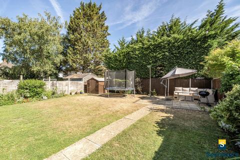 38 Hillview Crescent, Guildford, GU2 8BQ