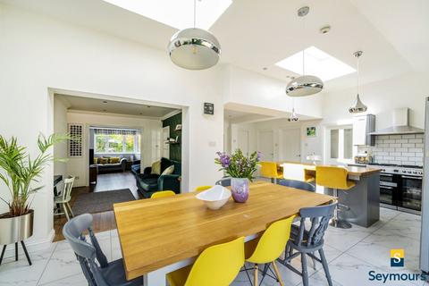 38 Hillview Crescent, Guildford, GU2 8BQ