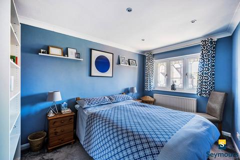 38 Hillview Crescent, Guildford, GU2 8BQ