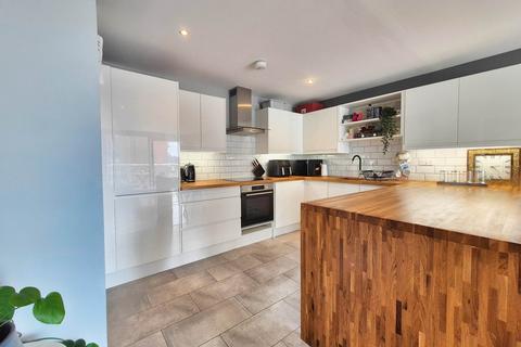 2 bedroom apartment for sale, Coprolite Street, Ipswich