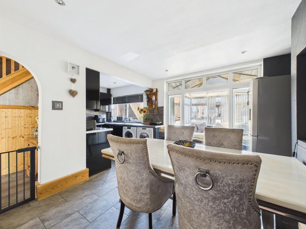 Dining/Kitchen