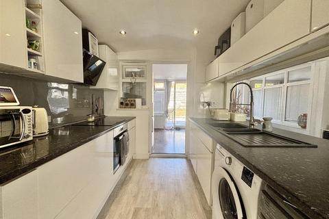 4 bedroom semi-detached house for sale, Abbey Close, Peacehaven