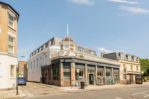 Caroline Walk, London W6