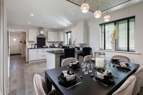 4 bedroom detached house for sale, Woodside Way, Great Dunmow, CM6