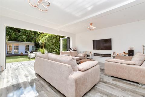 4 bedroom detached house for sale, Rickman Hill, Coulsdon, Surrey