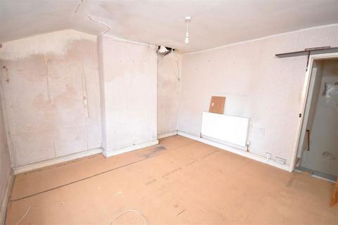 8 Poplar Weint, Neston, CH64 3RR