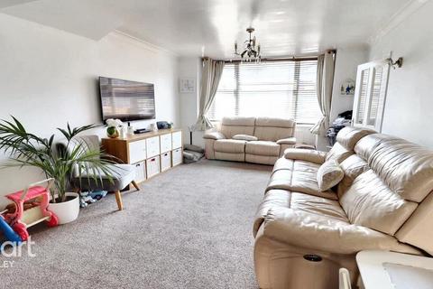 3 bedroom end of terrace house for sale, Hazelwood Close, Luton