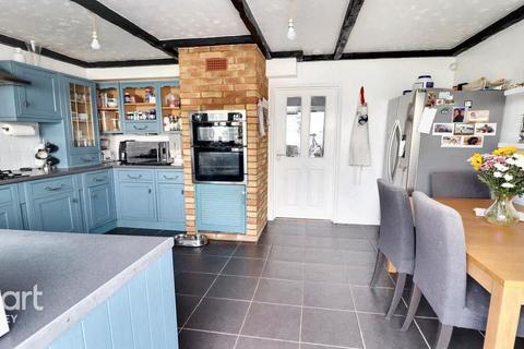 3 bedroom end of terrace house for sale, Hazelwood Close, Luton