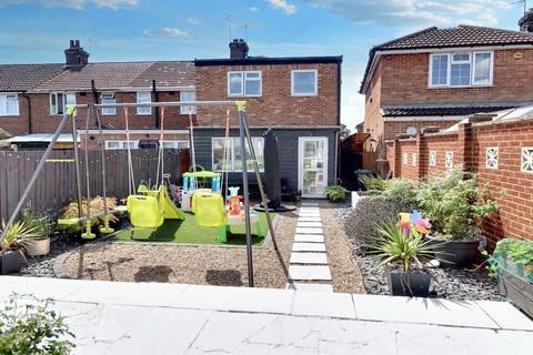 3 bedroom end of terrace house for sale, Hazelwood Close, Luton