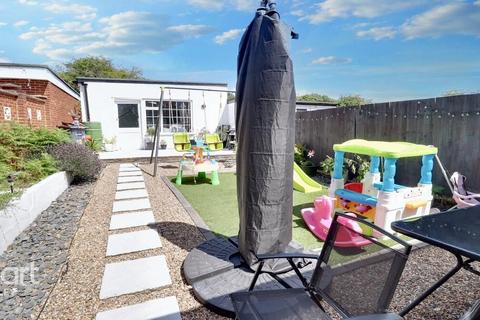 3 bedroom end of terrace house for sale, Hazelwood Close, Luton