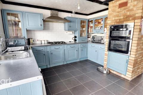 16 Hazelwood Close, Luton, LU2 8AR