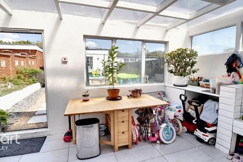 16 Hazelwood Close, Luton, LU2 8AR