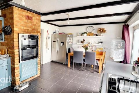 16 Hazelwood Close, Luton, LU2 8AR