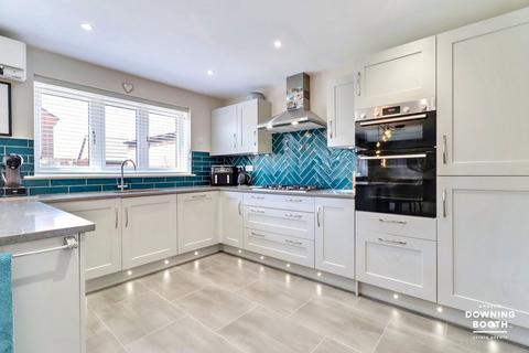 29 Humber Drive, Streethay, Lichfield, WS13 8XF