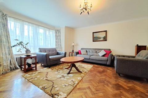 undefined, Kings Drive, Wembley HA9