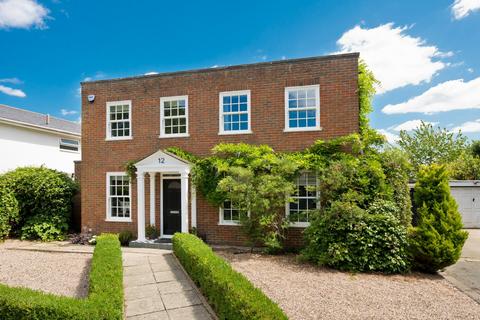 12 Sandon Close, Esher, KT10 8JE