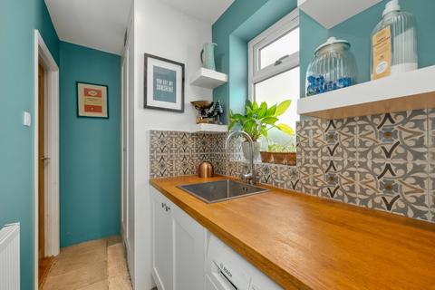 12 Sandon Close, Esher, KT10 8JE