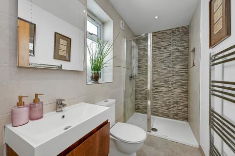 12 Sandon Close, Esher, KT10 8JE