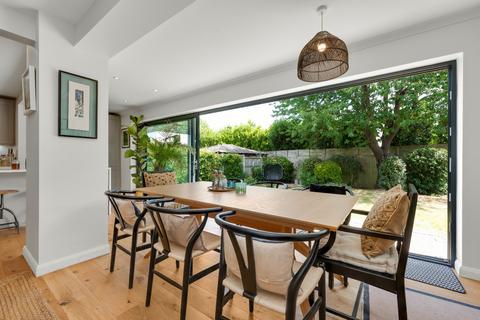 12 Sandon Close, Esher, KT10 8JE