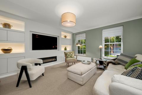 12 Sandon Close, Esher, KT10 8JE