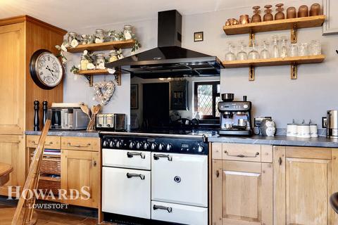 8 Back Lane, Lound, Lowestoft, NR32 5NE