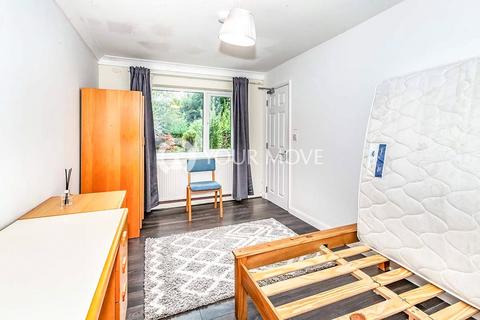 3 Greenways, Egham, TW20 9PA