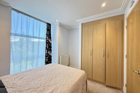 2 bedroom apartment for sale, Point Wharf Lane, Brentford, TW8